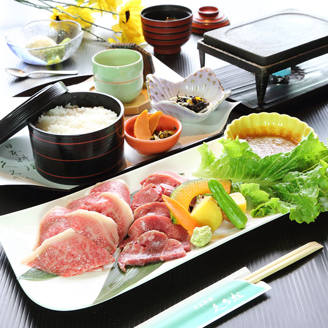 上州牛サーロインと牛タンの石焼き
